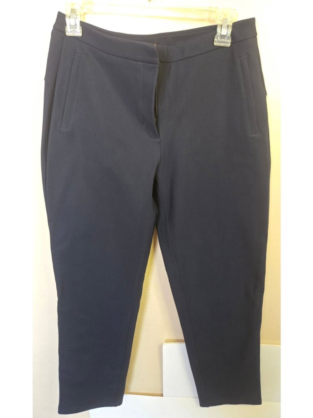 Lululemon Ladies On The Move Pants Size 8 Classic Cropped Premium